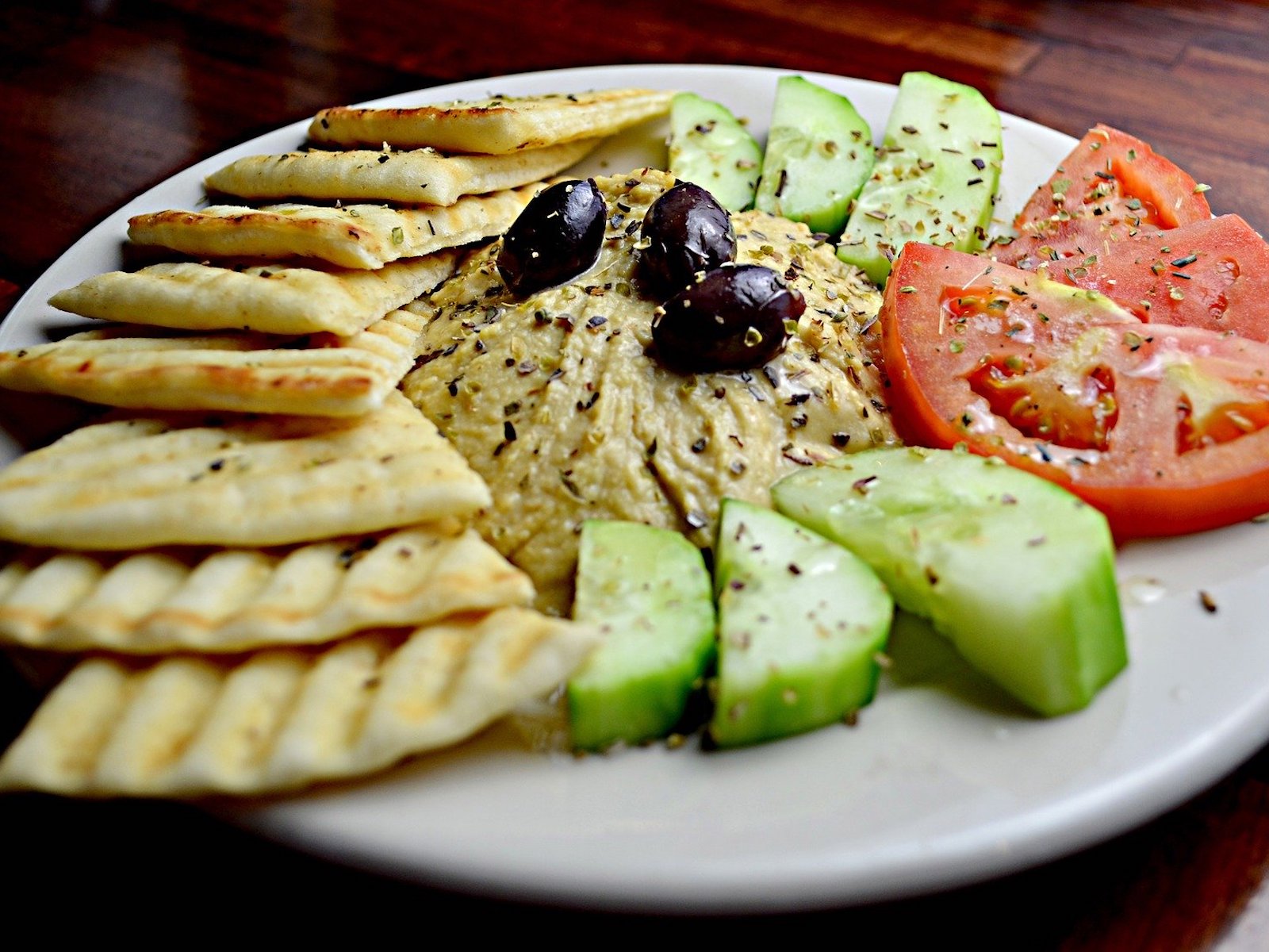 MEDITERRANEAN HUMMUS PLATTER - Bite Board